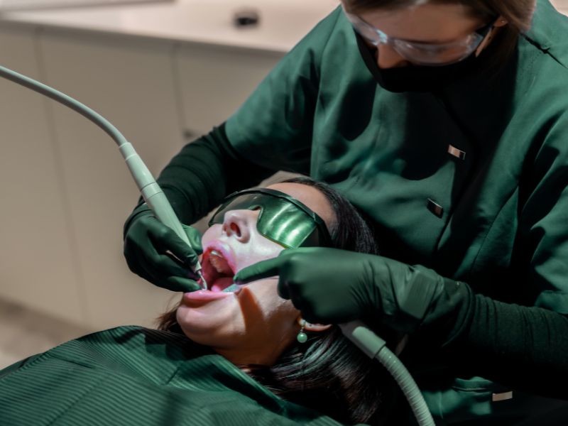 Tratamento Odontológico com Laser