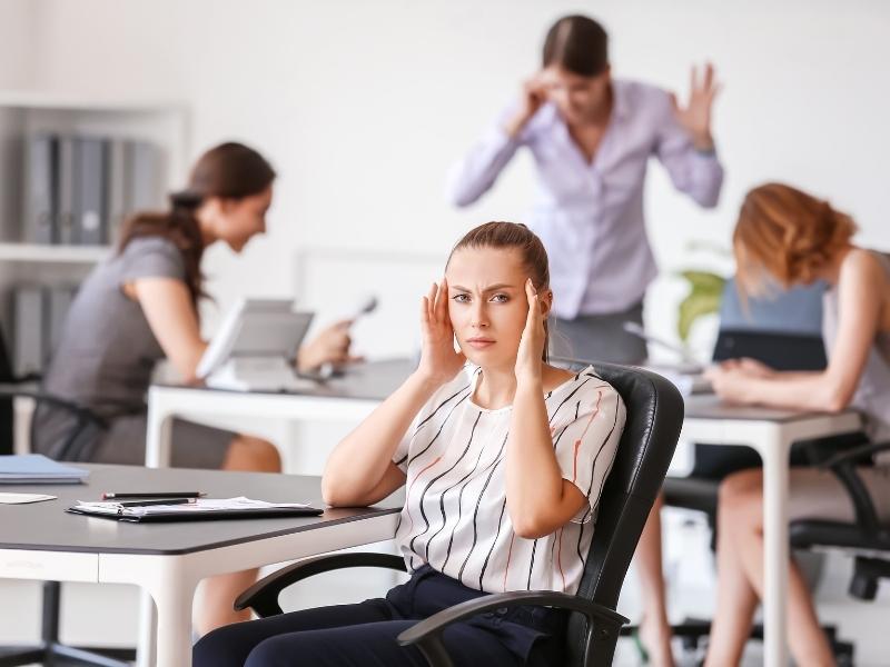 Dificuldade para ouvir em ambientes barulhentos