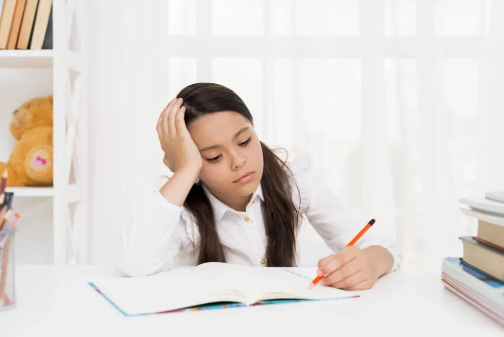 Crianças com Problemas Auditivos em Idade Escolar