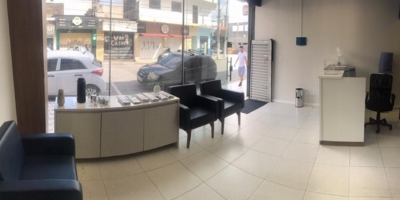 Cabine acústica usada no exame de audiometria em Suzano