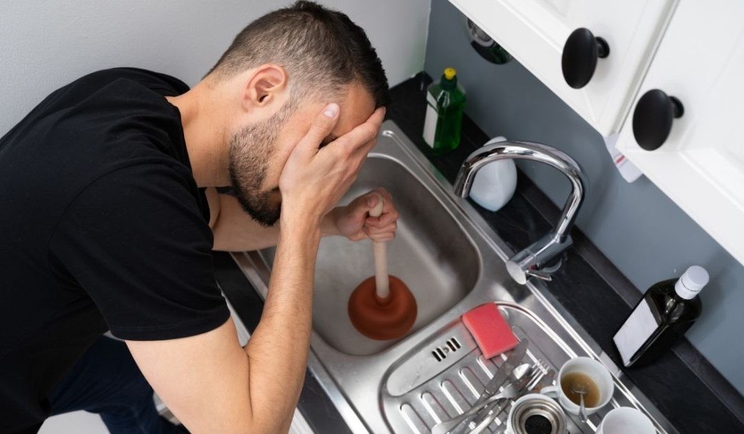 QUANDO CHAMAR UMA DESENTUPIDORA 24H: SINAIS DE EMERGÊNCIA QUE NÃO PODEM ESPERAR