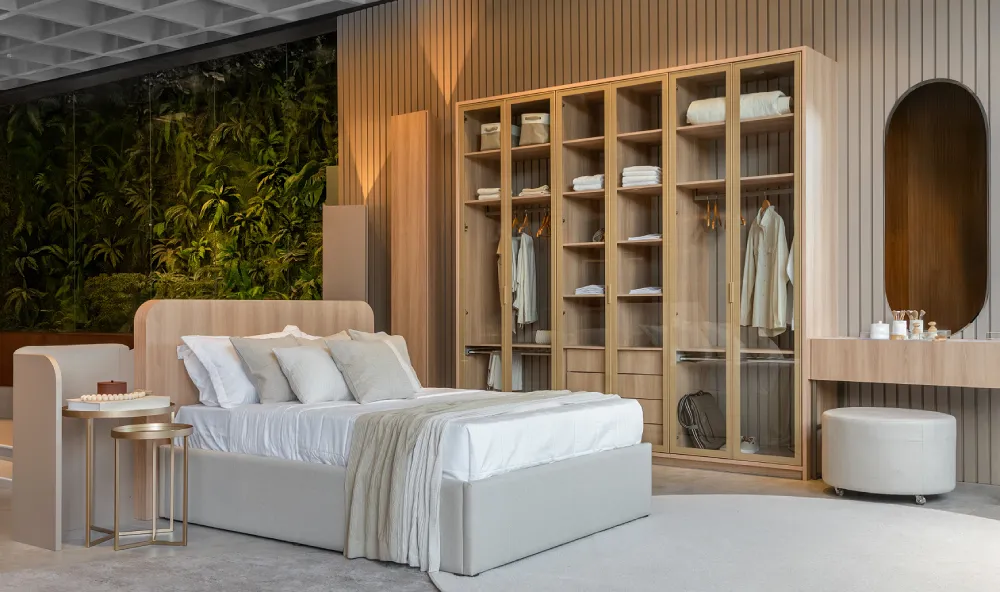 O uso de curvas no mobiliário planejado valoriza o espaço e transforma o ambiente em um refúgio sofisticado. Créditos: Roberta Gewehr