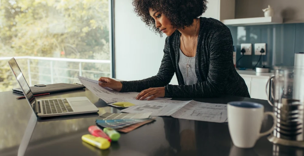 HOME OFFICE: COMO ORGANIZAR UMA ROTINA EFICIENTE PARA TRABALHAR EM CASA.