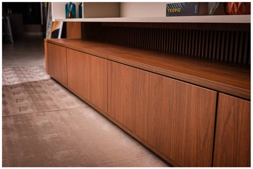 Laminado BP Cairo – presente no Living Tropical (Showroom)