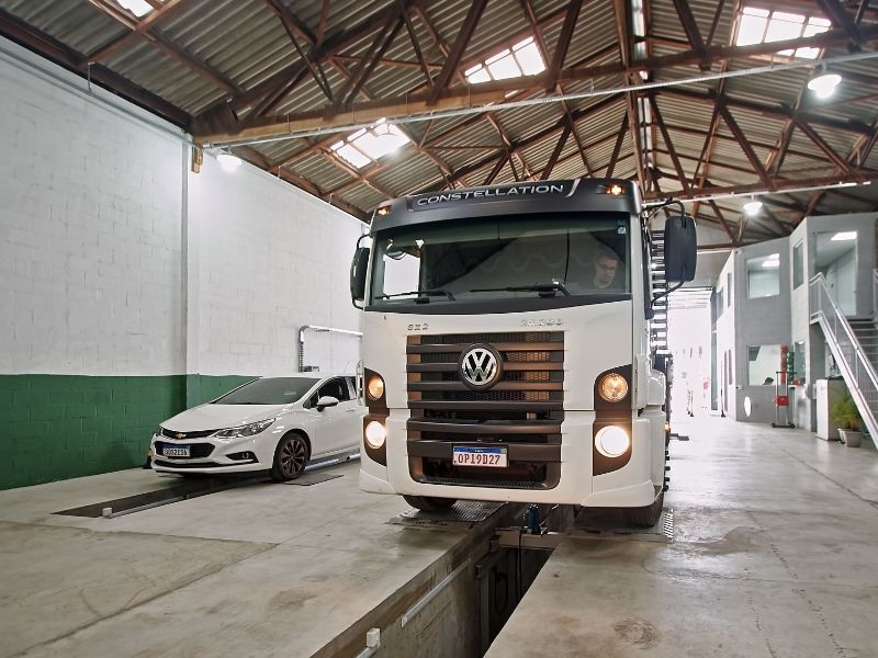 Inspeção cautelar para caminhão: o que muda em relação ao carro de passeio