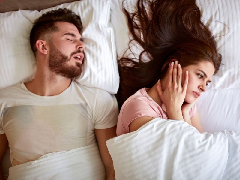 Ronco: O Barulho Noturno que Separa Casais – Encontre o Caminho para Noites Tranquilas e a Harmonia no Lar