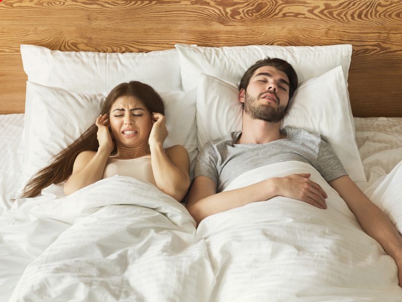 O Sono Não É Luxo, É Saúde: Desvendando Como o Ronco Prejudica Seu Metabolismo e Seu Equilíbrio Hormonal